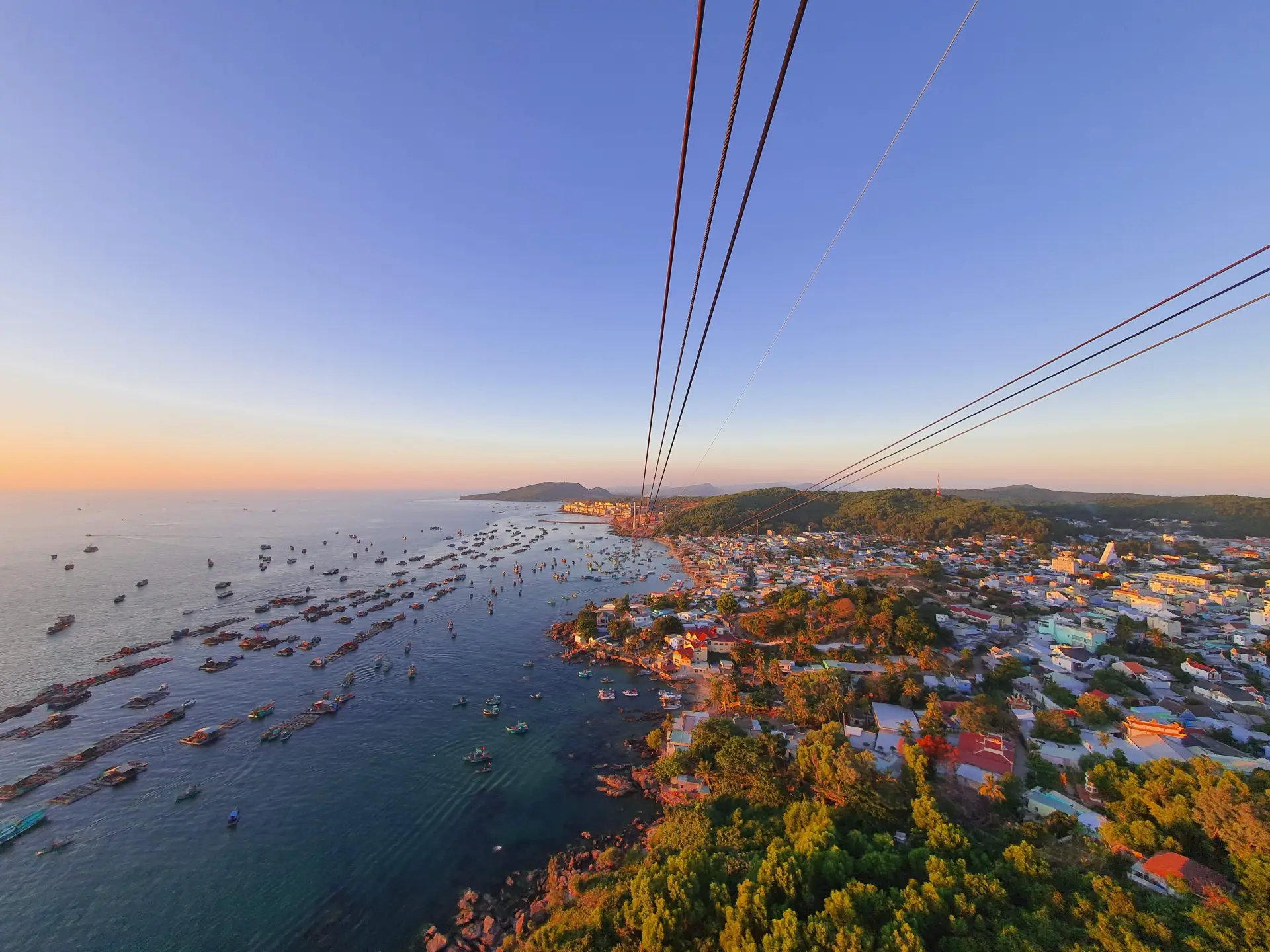 image for Phu Quoc Itinerary 4 Days Package: Hon Thom, VinWonders & Safari