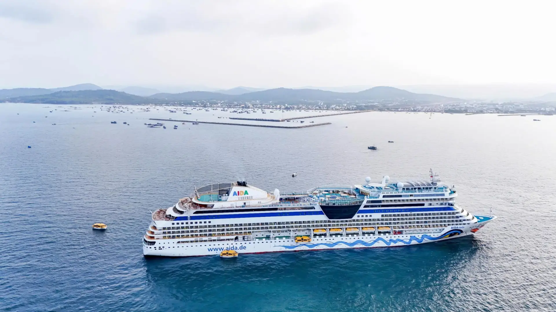 background image for hero Phu Quoc Port Guide: Terminals, Schedules & Transfers